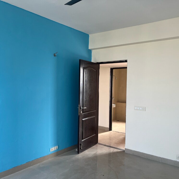 Room, unitech-uniworld-gardens-2 3 Bedroom 1355 Sq.Ft. Apartment In Malibu Town Gurgaon 9547098