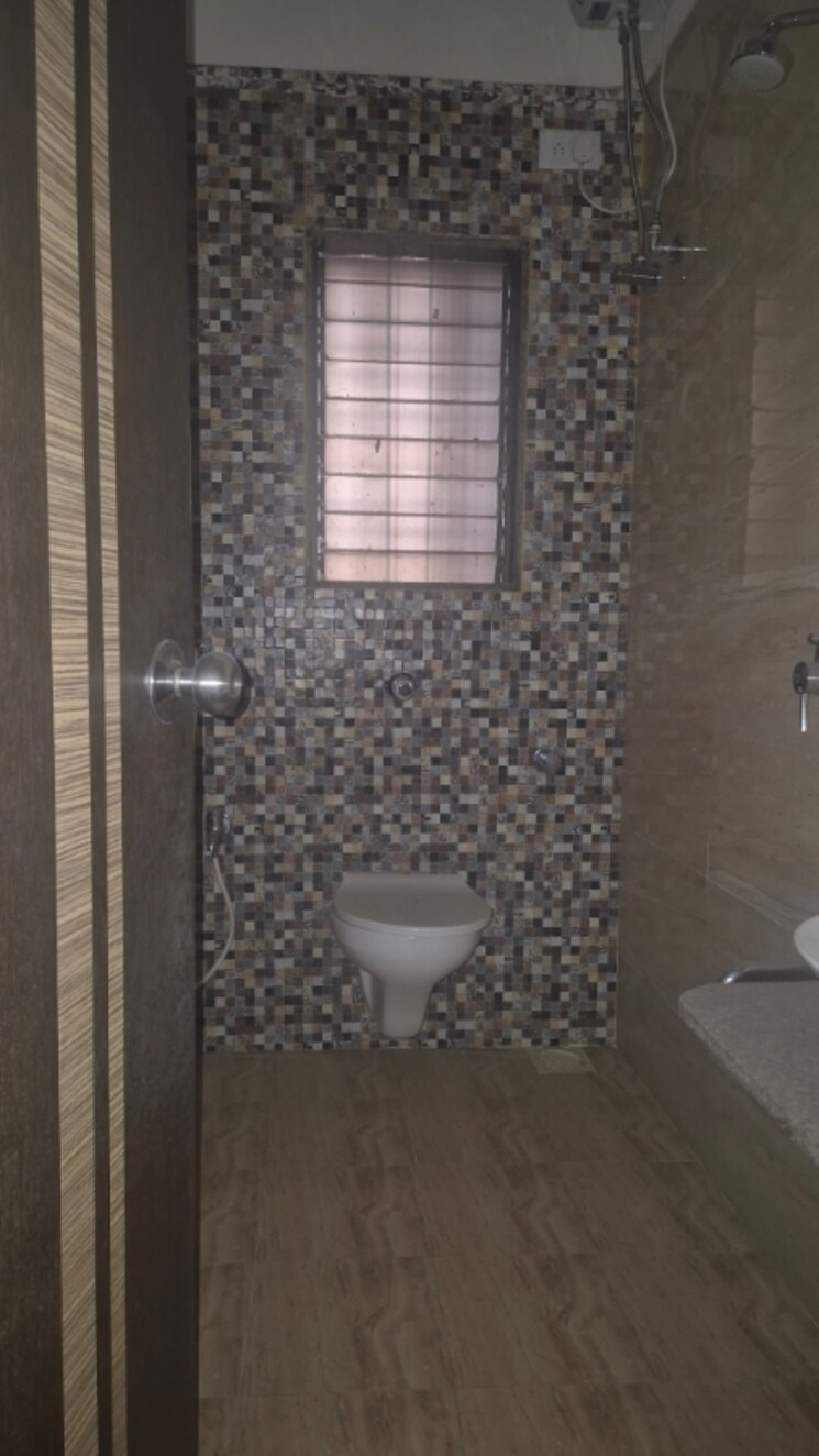 Bathroom, bhatia-esspee-towers 2 Bedroom 750 Sq.Ft. Apartment In Borivali East Mumbai 9547143