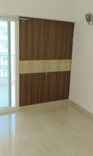 Room in 3 BHK Apartment at Gaur City 2 - 14th Avenue, Sector 16c Greater Noida – for Rent