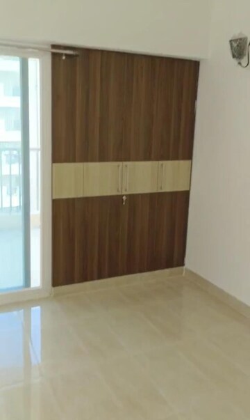 Room in 3 BHK Apartment at Gaur City 2 - 14th Avenue, Sector 16c Greater Noida – for Rent