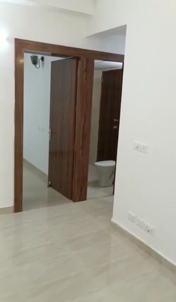 Room in 3 BHK Apartment at Gaur City 2 - 14th Avenue, Sector 16c Greater Noida – for Rent