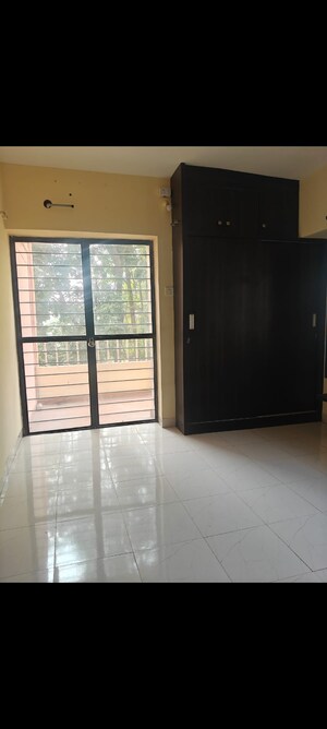 Room in 2 BHK Apartment at Daulat Nagar, Anand Nagar – for Rent
