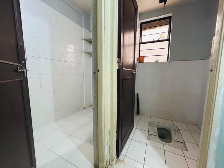 Bathroom, sun-city 2 Bedroom 900 Sq.Ft. Apartment In Sinhagad Road Pune 9547183