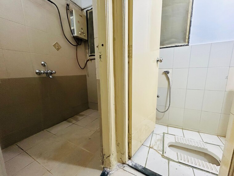 Bathroom, sun-city 2 Bedroom 900 Sq.Ft. Apartment In Sinhagad Road Pune 9547183