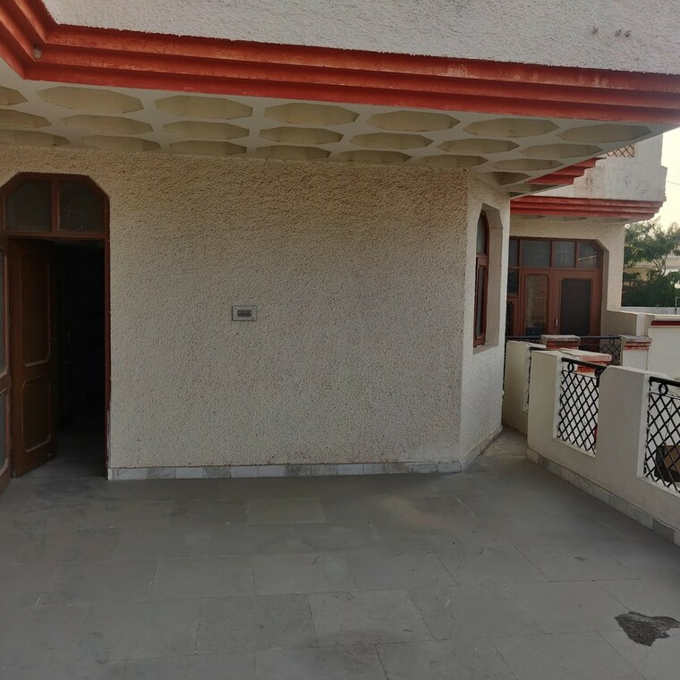Room, sector 21 3 Bedroom 400 Sq.Yd. Villa In Sector 21 Panchkula 9547211