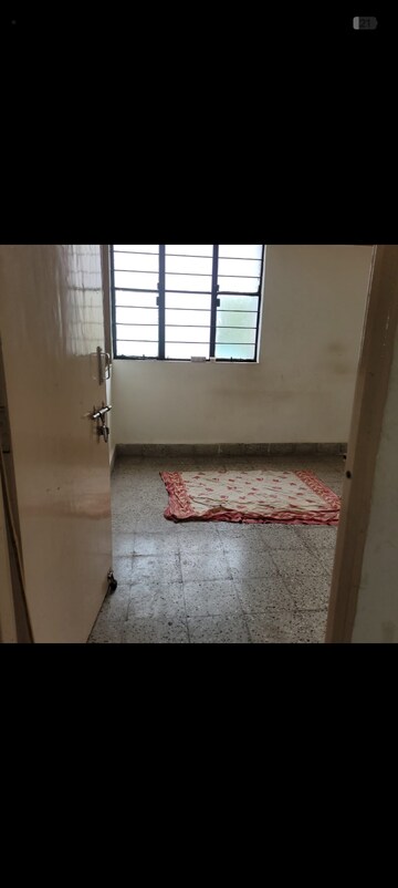 Room in 2 BHK Apartment at Leela Park CHS, Anand Nagar – for Rent