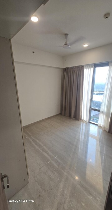 Room in 4 BHK Apartment at Piramal Mahalaxmi, Mahalaxmi – for Rent