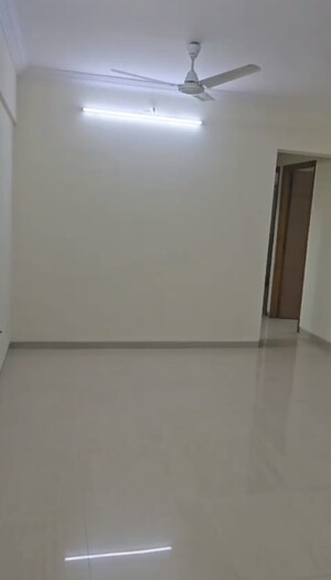 2 BHK Apartment For Rent in Riddhi Tower, Malad East