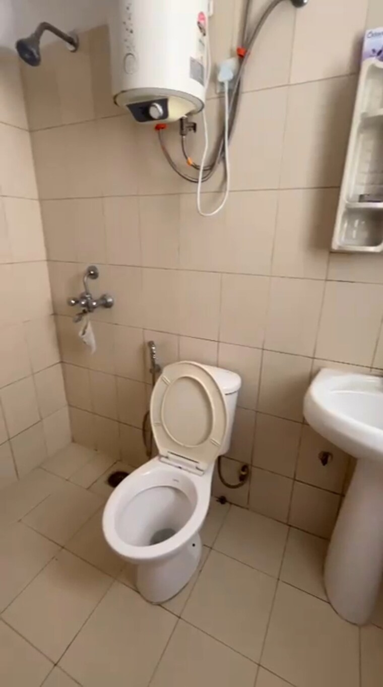 Attached Bathroom, puri-pratham 2 Bedroom 939 Sq.Ft. Apartment In Sector 84 Faridabad 9547304