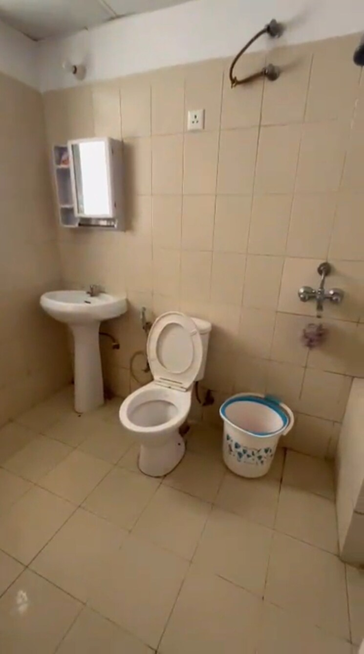 Bathroom, puri-pratham 2 Bedroom 939 Sq.Ft. Apartment In Sector 84 Faridabad 9547304