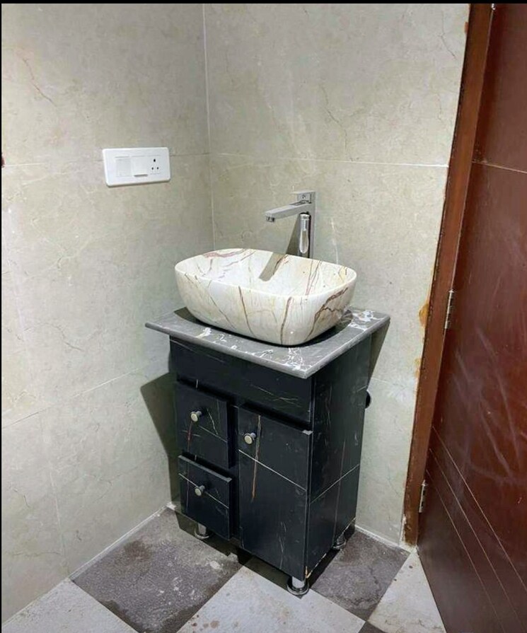 Bathroom, gadaipur 3 Bedroom 1350 Sq.Ft. Apartment In Gadaipur Delhi 9541101