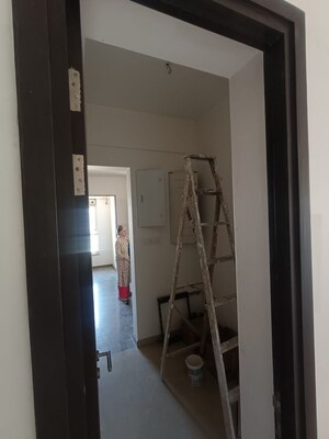 Building Lobby in 3.5 BHK Apartment at Kalpataru Radiance, Goregaon West – for Rent