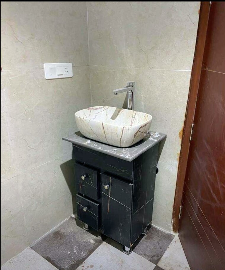 Bathroom, gadaipur 3 Bedroom 1350 Sq.Ft. Apartment In Gadaipur Delhi 9547417