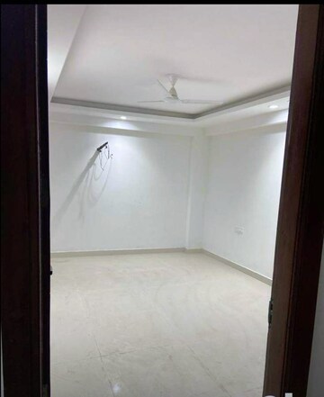 Room in 3 BHK Apartment at Gadaipur – for Rent