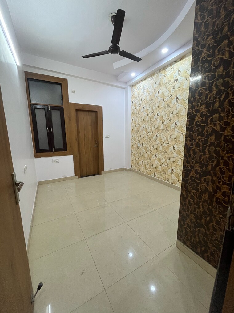 Bedroom, shakti khand iv 3 Bedroom 90 Sq.Mt. Builder Floor In Shakti Khand iv Ghaziabad 9547416
