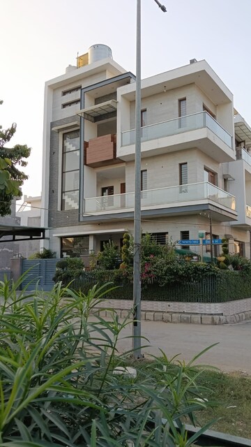 2 BHK Builder Floor For Rent in Aerocity