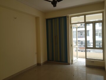 Room in 2 BHK Apartment at Ramprastha Pearl Court, Vaishali Sector 7 – for Rent