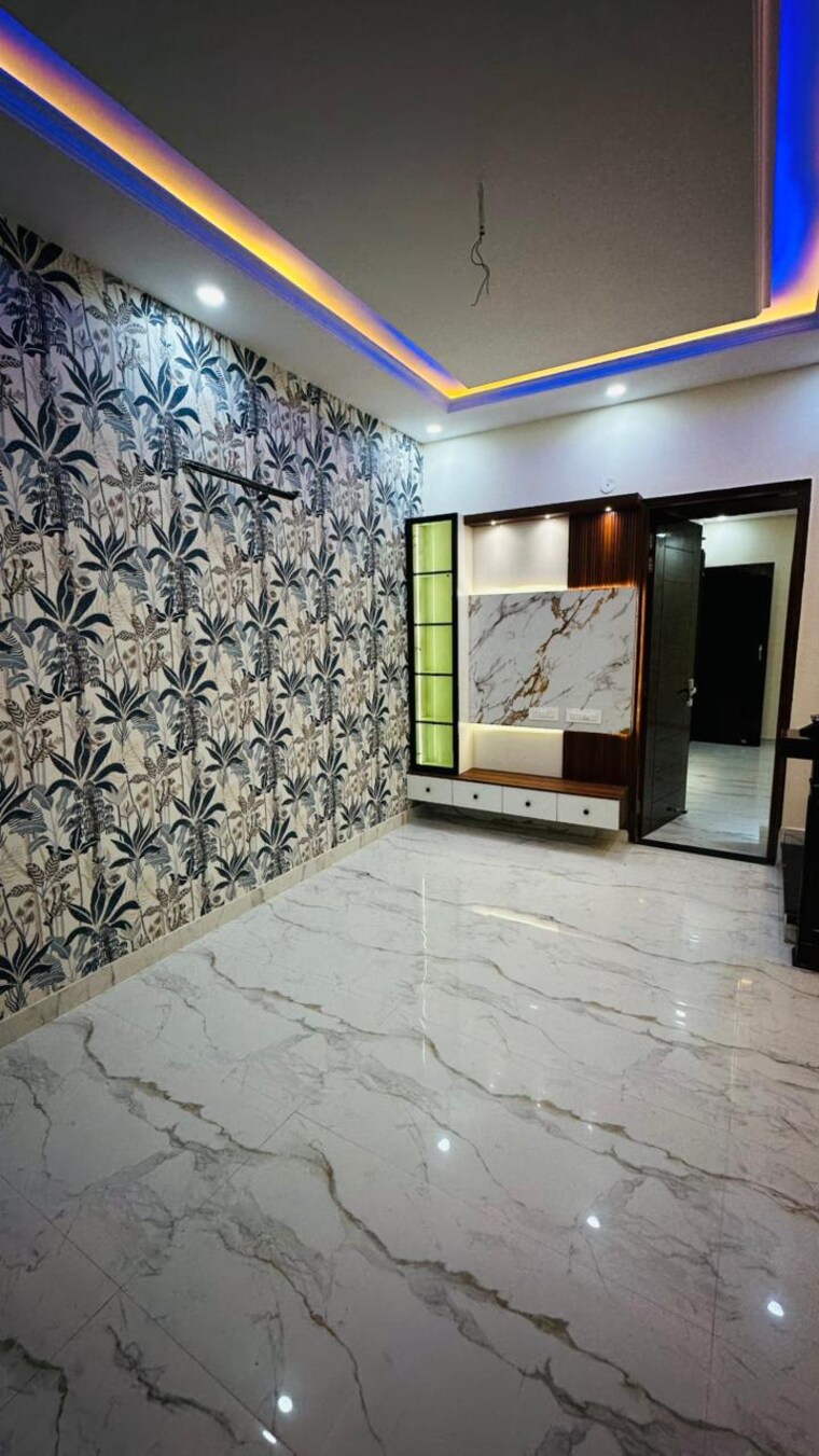  Parking, patiala road 3 Bedroom 92 Sq.Yd. Villa In Patiala Road Zirakpur 9547551