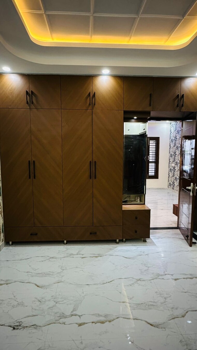  Parking, patiala road 3 Bedroom 92 Sq.Yd. Villa In Patiala Road Zirakpur 9547551