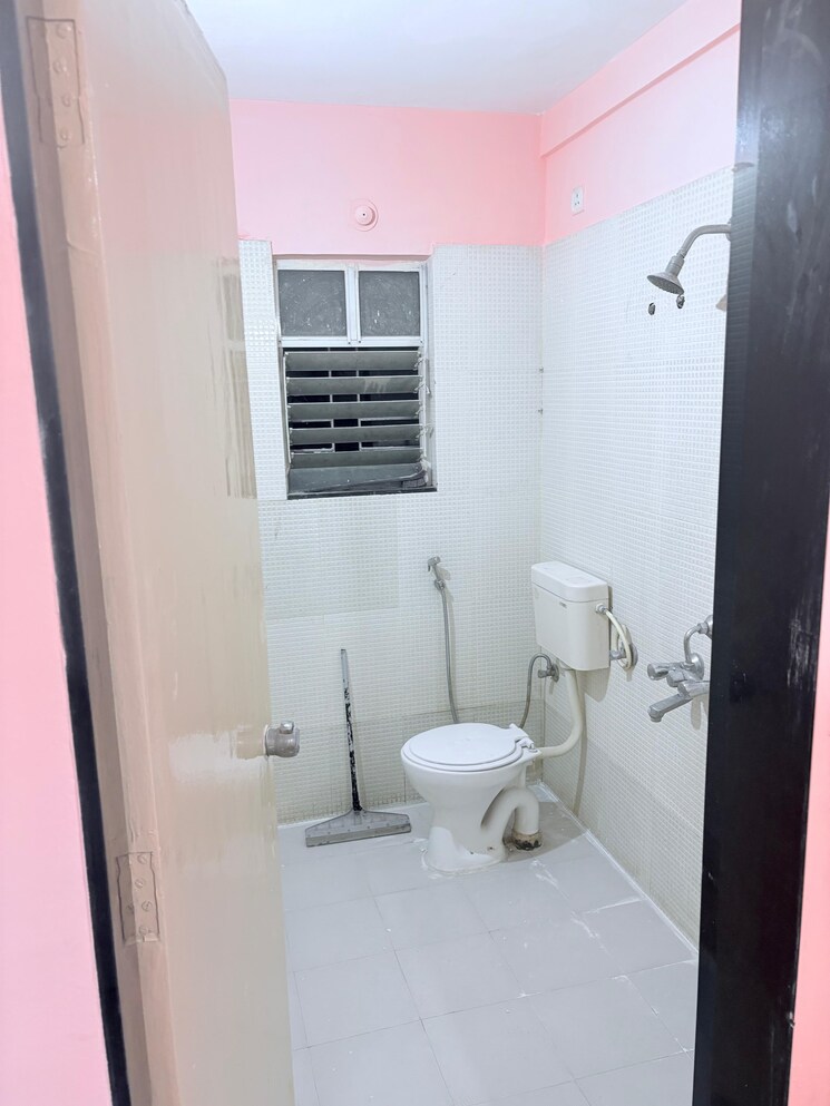 Bathroom, sukhwani-callisto 2 Bedroom 1055 Sq.Ft. Apartment In Wakad Pune 9547593