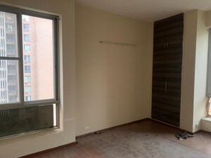 Room in 2 BHK Apartment at Pioneer Park Araya, Sector 61 – for Rent