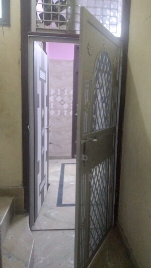 Building Lobby in 1.5 BHK Builder Floor at Mayur Vihar – for Rent