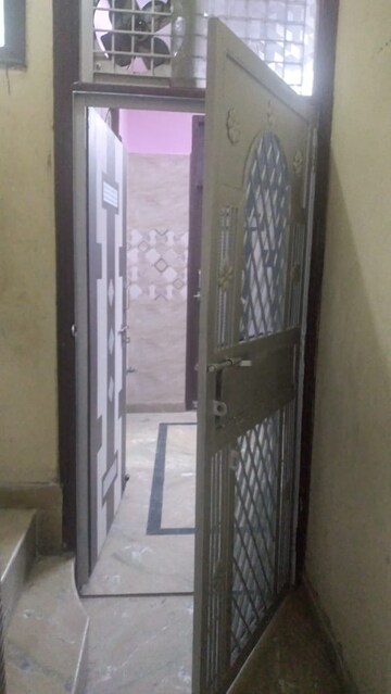 Building Lobby in 1.5 BHK Builder Floor at Mayur Vihar – for Rent