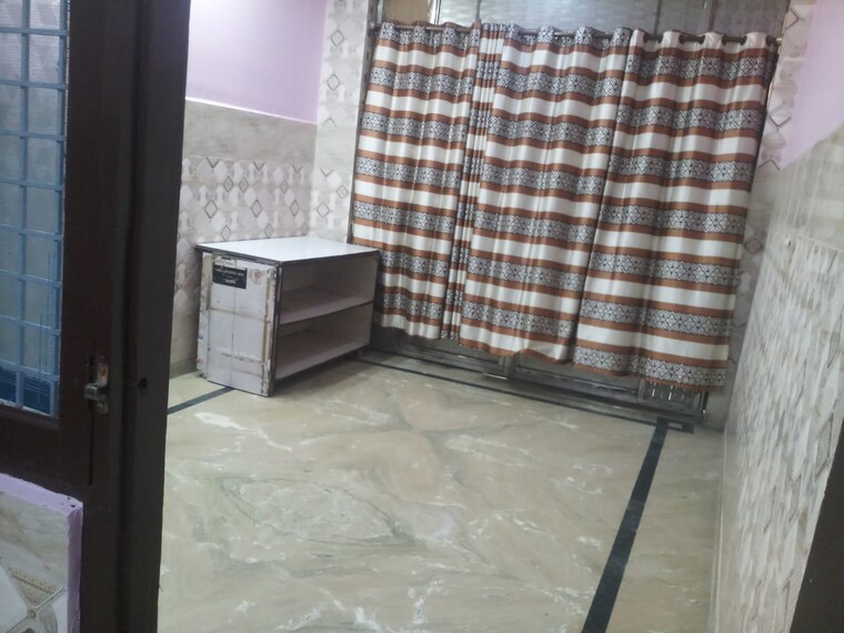 Room, mayur vihar 1.5 Bedroom 450 Sq.Ft. Builder Floor In Mayur Vihar Delhi 9547619