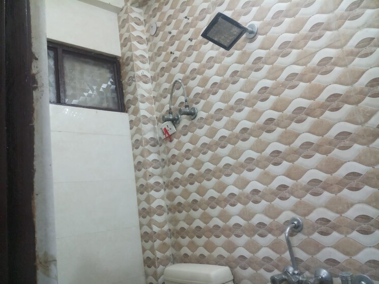 Bathroom, mayur vihar 1.5 Bedroom 450 Sq.Ft. Builder Floor In Mayur Vihar Delhi 9547619