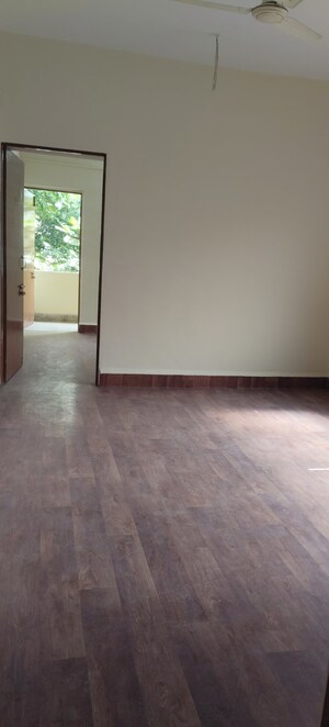 Room in 2 BHK Apartment at Matoshree Apartment Bhusari Colony, Kothrud – for Rent