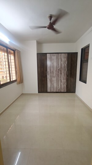Room in 2.5 BHK Apartment at Neelkanth Palms, Kapur Bawdi – for Sale