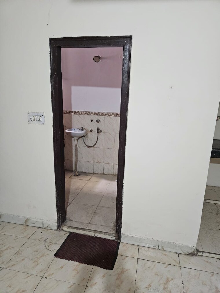 Room, mayur vihar 1.5 Bedroom 400 Sq.Ft. Builder Floor In Mayur Vihar Delhi 9547698