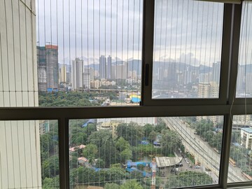 Room in 2 BHK Apartment at Kalpataru Paramount, Kapur Bawdi – for Sale