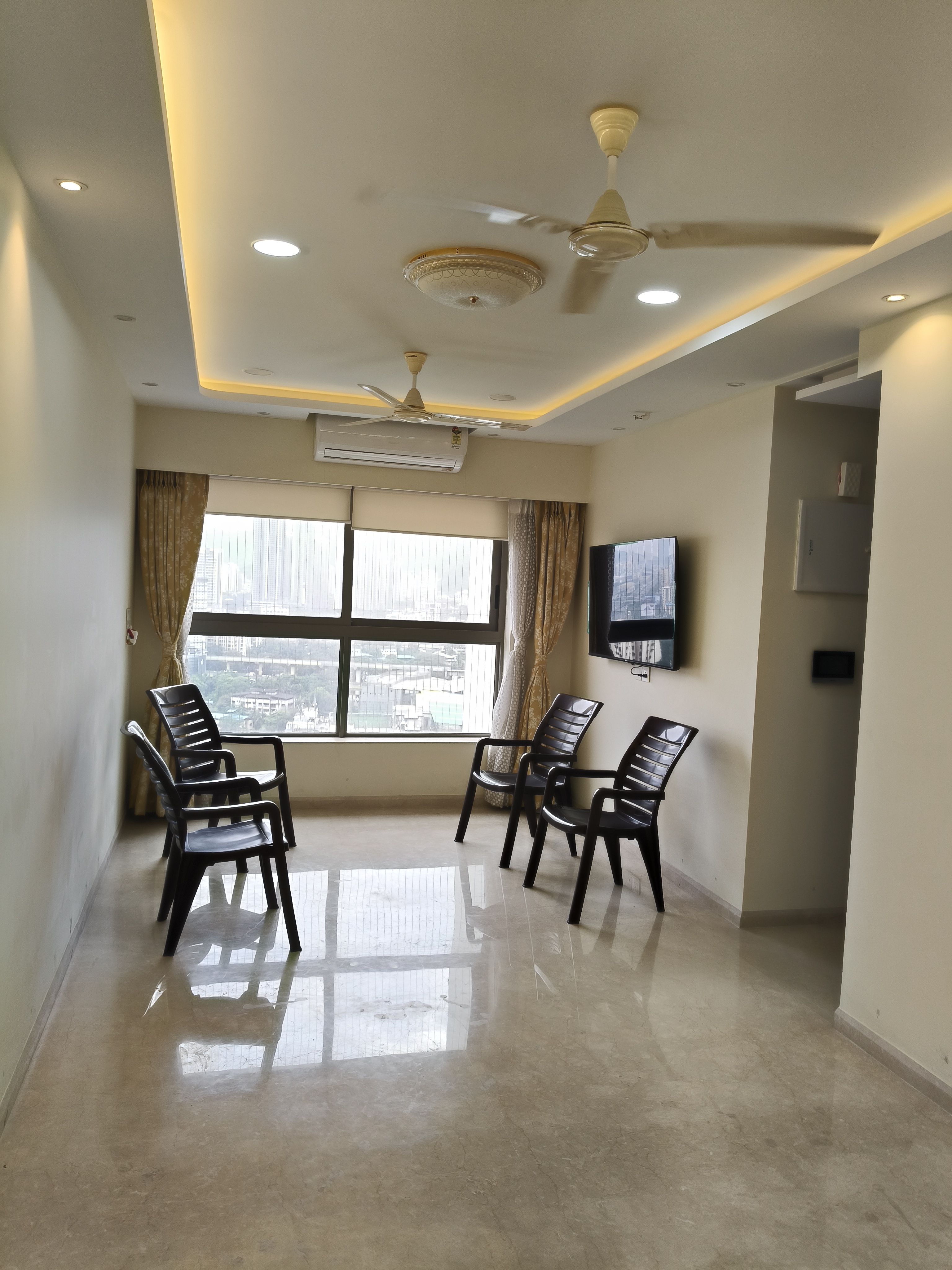 2 BHK Apartment For Sale in Kalpataru Paramount