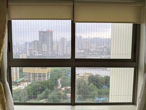 Room in 2 BHK Apartment at Kalpataru Paramount, Kapur Bawdi – for Sale