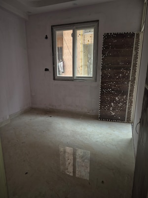 Furnished Amenities in 2.5 BHK Builder Floor at Acharya Niketan – for Sale