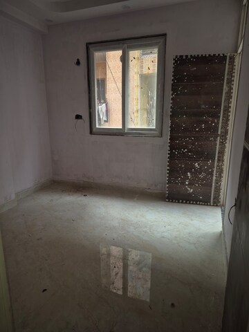 Furnished Amenities in 2.5 BHK Builder Floor at Acharya Niketan – for Sale