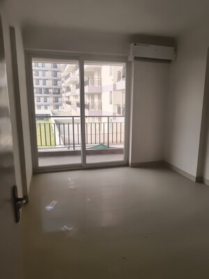 Room in 3 BHK Apartment at Pareena The Elite Residences, Sector 99 – for Rent