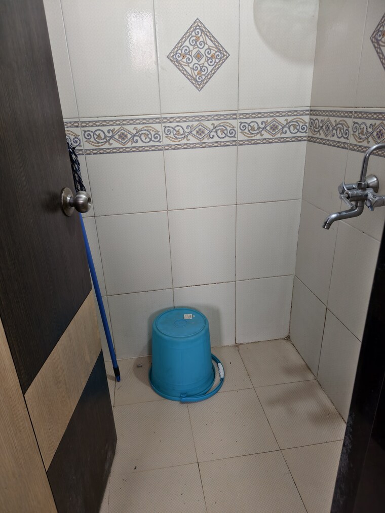 Bathroom, mantri-park 1 RK 360 Sq.Ft. Apartment In Goregaon East Mumbai 9547761