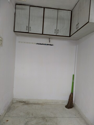 Room in 1 RK Apartment at Mantri Park, Goregaon East – for Rent