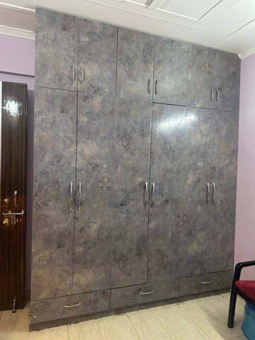 Furnished Amenities in 3 BHK Builder Floor at DLF Star Mall, Sector 30 – for Rent