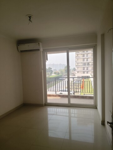 Room in 3 BHK Apartment at Pareena The Elite Residences, Sector 99 – for Rent