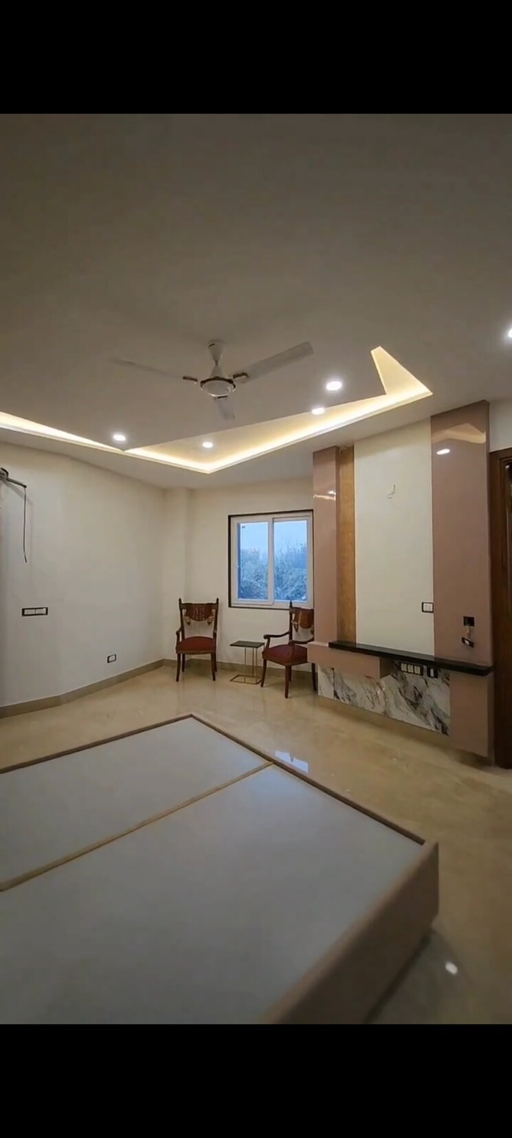 Room, naraina industrial area phase 1 4 Bedroom 252 Sq.Yd. Builder Floor In Naraina Industrial Area Phase 1 Delhi 9547766