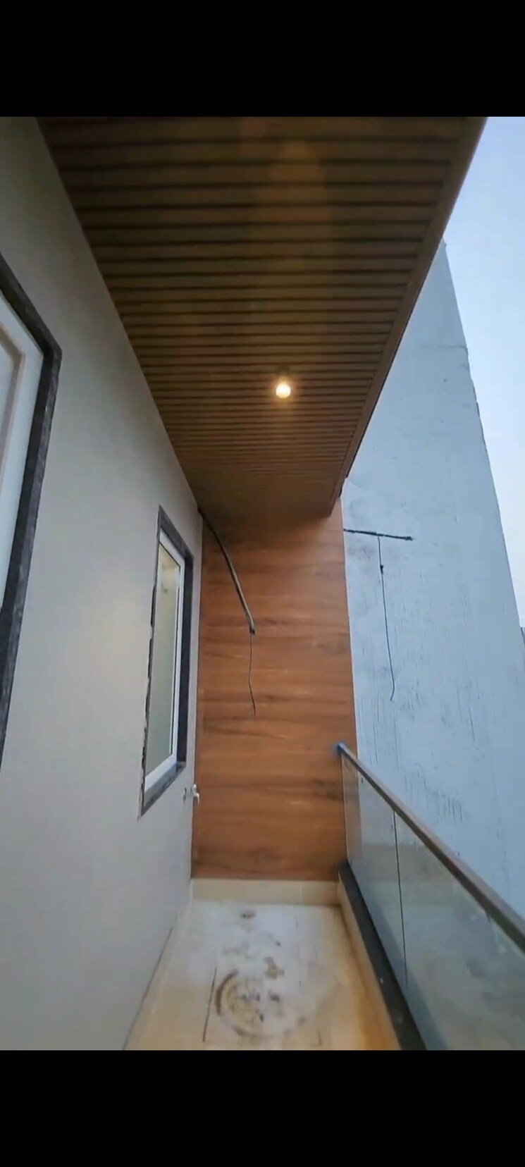 Balcony, naraina industrial area phase 1 4 Bedroom 252 Sq.Yd. Builder Floor In Naraina Industrial Area Phase 1 Delhi 9547766