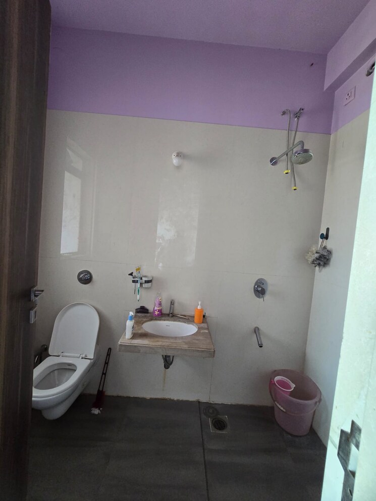Bathroom, vijay-orion-iii 3 Bedroom 2140 Sq.Ft. Apartment In Kavesar Thane 9548049