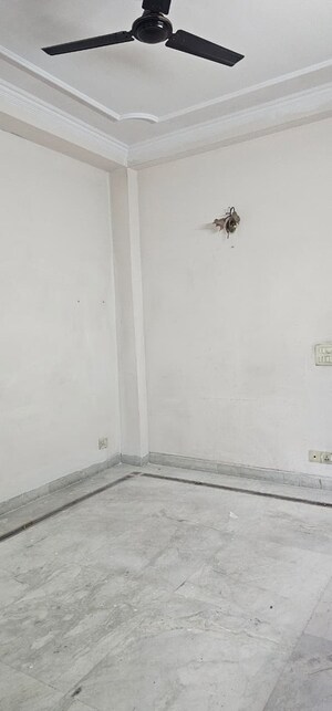Room in 3 BHK Builder Floor at Sector 45 – for Rent