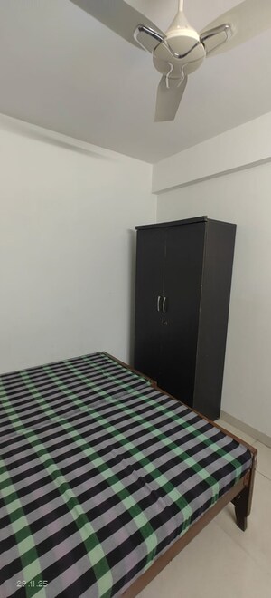 Room in 2 BHK Apartment at Signature Global Andour Height, Sector 71 – for Rent