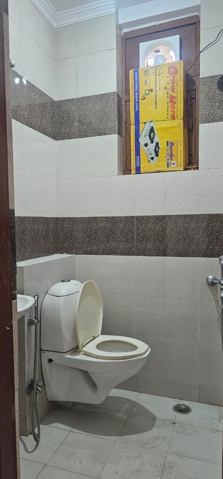 Bathroom, sector 45 3 Bedroom 263 Sq.Ft. Builder Floor In Sector 45 Gurgaon 9548263