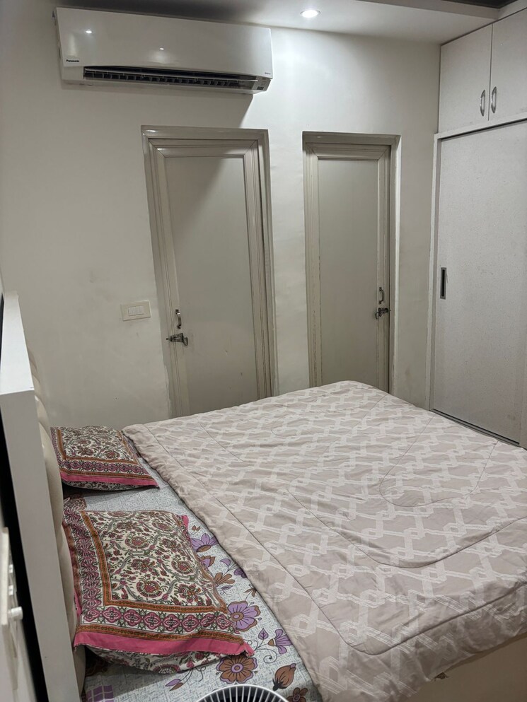 Bedroom, tulip-lemon 1 Bedroom 444 Sq.Ft. Apartment In Sector 69 Gurgaon 9548242