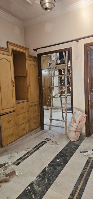 Staircase in 3 BHK Builder Floor at Sector 45 – for Rent